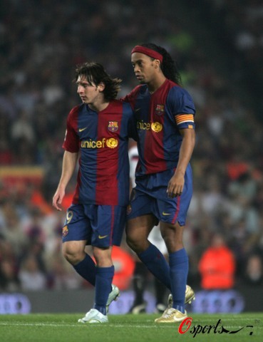 塞维利亚主帅：我问裁判为什么给我黄牌，他马上给了我第二张（塞维利亚主帅：刚问黄牌原因，裁判随即再出一张）