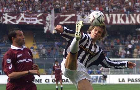 佩蒂特：巴萨仅靠亚马尔无法赢下欧冠，梅西当时也靠众星辅佐（佩蒂特：仅靠亚马尔难夺欧冠，梅西时代同样仰仗群星）