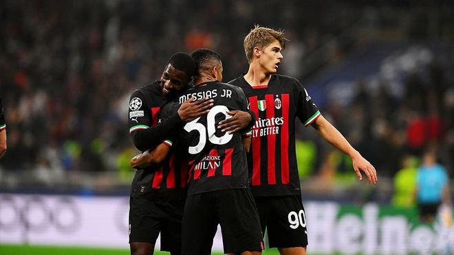 拜仁发布赛前预热海报：阿芳、杰克逊出镜（拜仁赛前海报出炉：阿芳、杰克逊亮相）