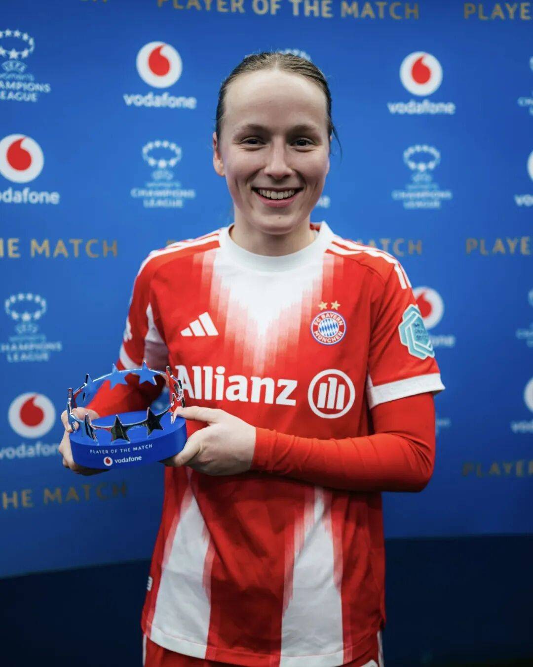 足球曼联新援首秀即破门，球迷高呼：值了！