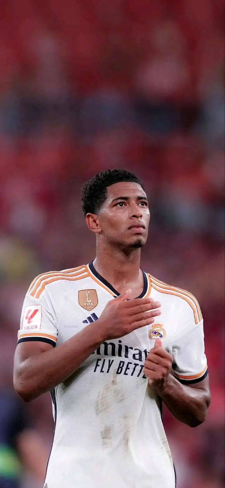 奥迪召开发布会展示2026赛季概念车，拜仁众将与车进行合影