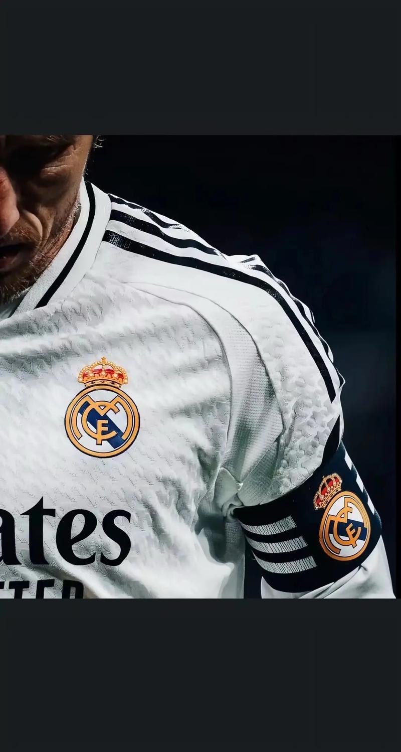 利物浦遭重击！伊萨克伤退疑似腿部骨折，或缺席数月（利物浦重创！伊萨克伤退疑似腿部骨折，恐缺阵数月）