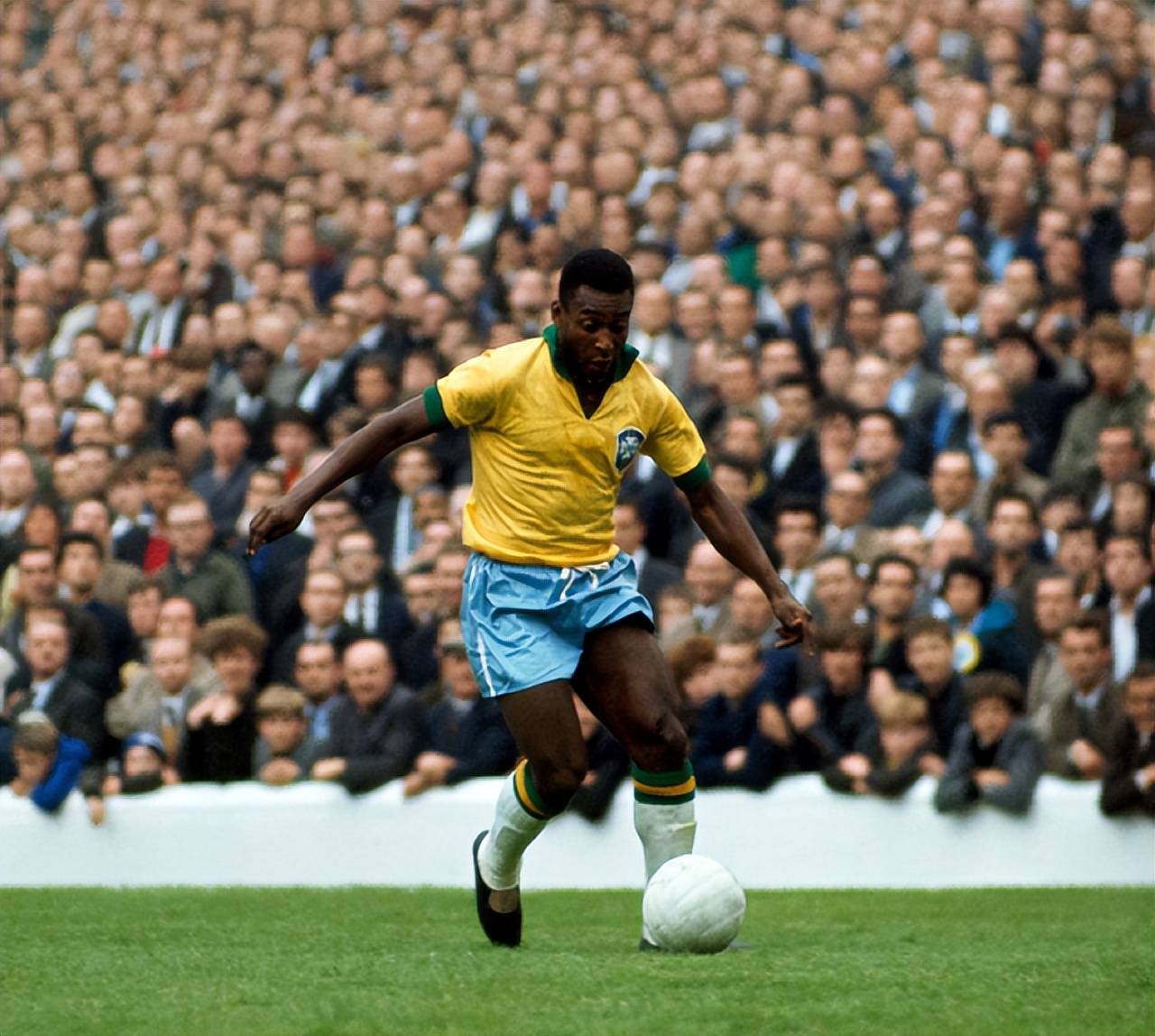 多特欧冠坐拥魔鬼主场 战巴萨或延续不败神话（多特欧冠魔鬼主场加持 对阵巴萨有望续写不败神话）