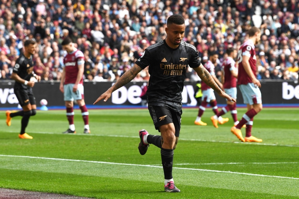 足球报：邵佳一有四大特质被认可，熟悉足协和国字号工作（邵佳一四大优势获认可，熟悉足协与国字号事务）