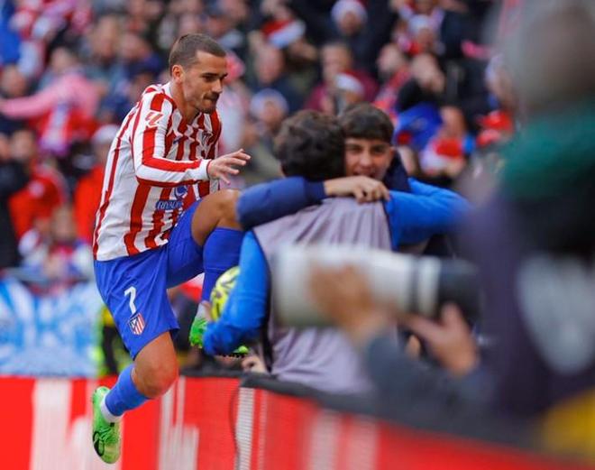 受闪电影响，麦克阿瑟vs布里斯班狮吼推迟到15：45开球（因雷电天气，麦克阿瑟对阵布里斯班狮吼开球时间延至15：45）