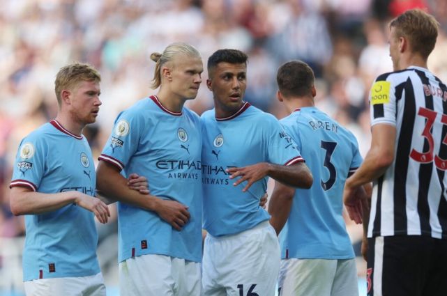 盘点非洲杯荒唐事：裁判中暑提前吹哨，1米7后卫客串门将（非洲杯离谱瞬间盘点：裁判中暑提前鸣哨，1米7后卫客串守门员）