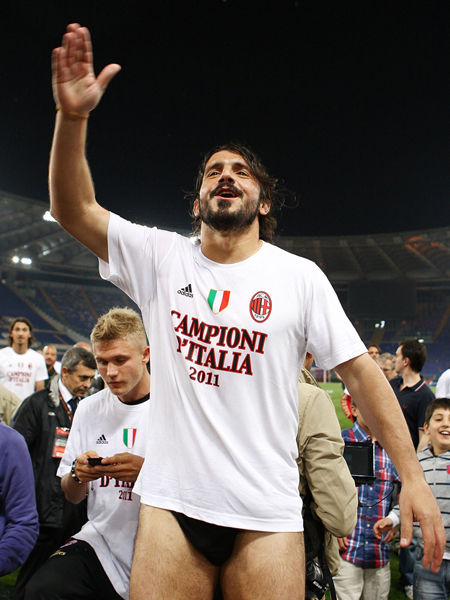 世欧预战报：巴克斯塔斯破门+染红，十人希腊3-2苏格兰（世预赛欧洲区：巴卡塞塔斯先破门后染红，10人希腊3-2力克苏格兰）