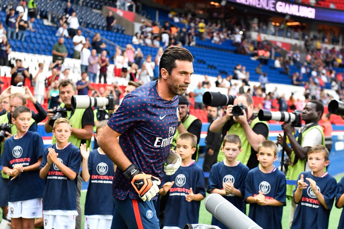 邓卓翔：全队在训练中都非常投入，希望奉献一场精彩的比赛