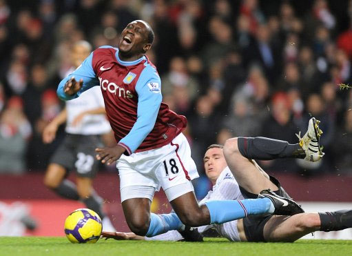 记者：拜仁考虑通过引进巴莱巴以顶替去向未明的格雷茨卡