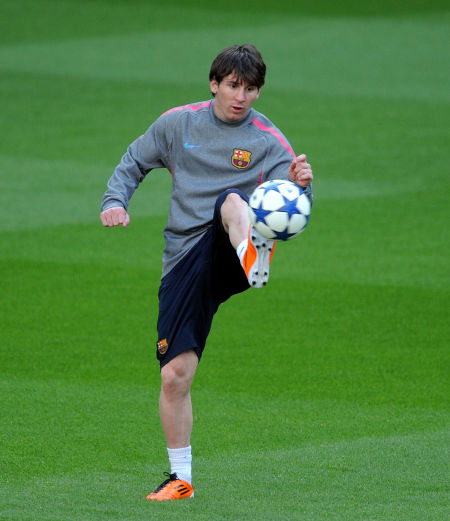 热尔曼合同到期离开广岛三箭，曾因违规出场导致被判输球