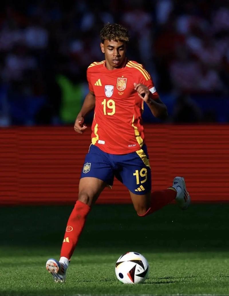 足球英超领头羊遭遇伤病危机，后卫告急